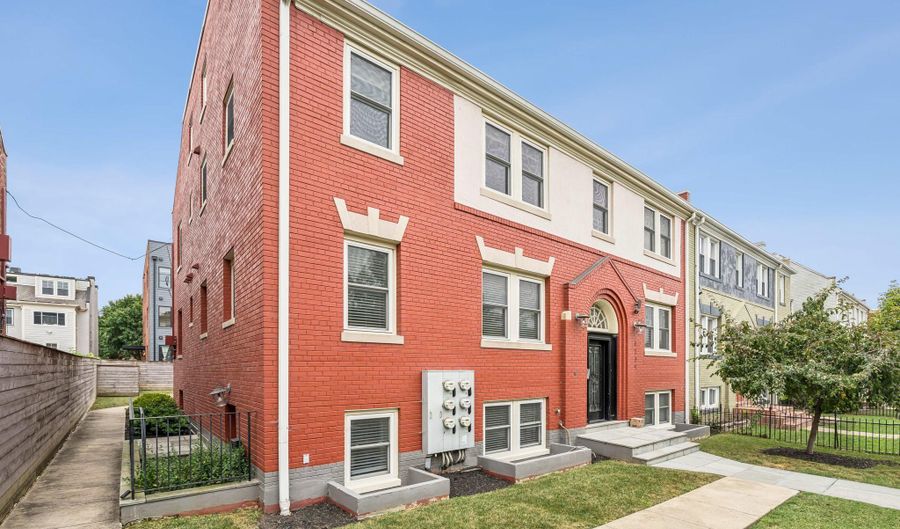 1239 SIMMS Pl NE 1, Washington, DC 20002 - 2 Beds, 2 Bath
