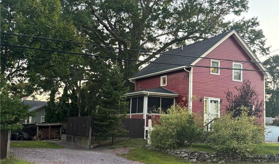 164 Bay Spring Ave, Barrington, RI 02806 - 2 Beds, 2 Bath