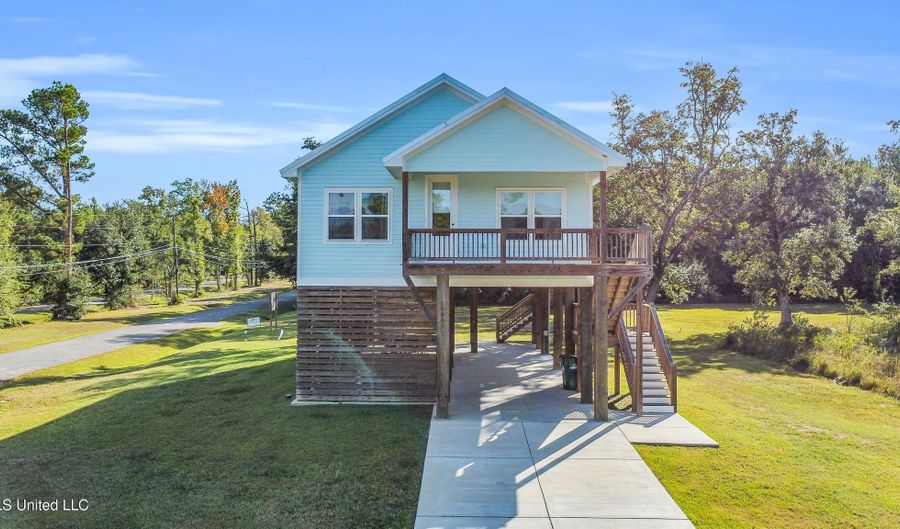 10002 Oliver St, Bay St. Louis, MS 39520 - 3 Beds, 2 Bath