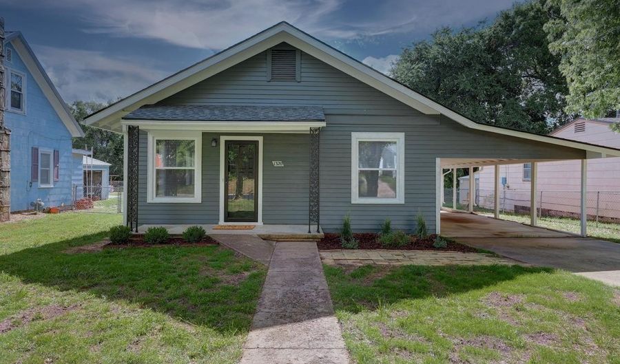 1320 N 9th St, Arkansas City, KS 67005 - 3 Beds, 2 Bath