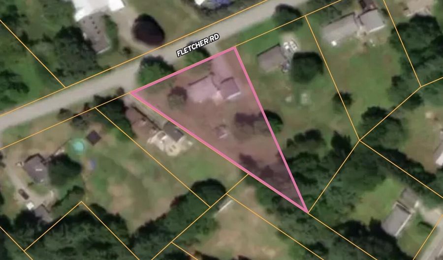 62 Fletcher Rd, Auburn, ME 04210 - 4 Beds, 1 Bath