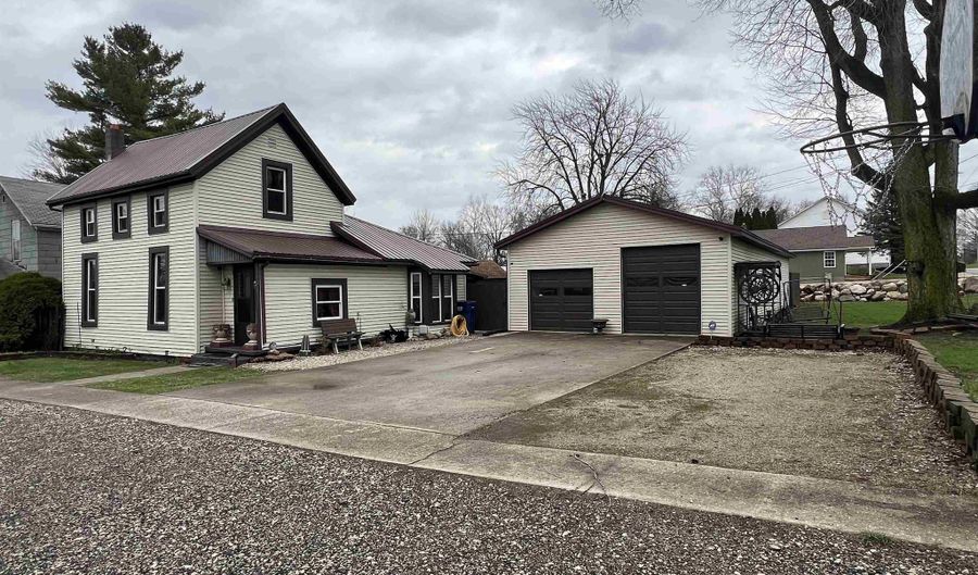 161 S JACKSON St, Andrews, IN 46702 - 3 Beds, 1 Bath