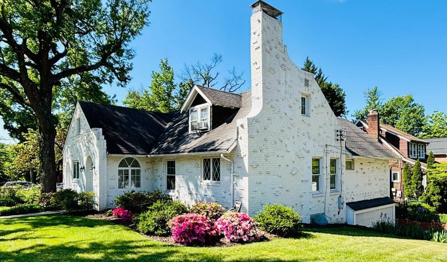2800 S ARLINGTON RIDGE Rd, Arlington, VA 22202 - 4 Beds, 3 Bath