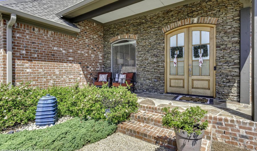 216 Emerald Cir, Brandon, MS 39047 - 3 Beds, 2 Bath
