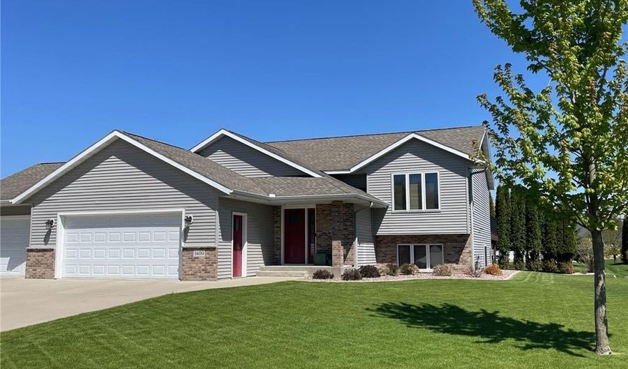 1409 28th St SW, Austin, MN 55912 - 4 Beds, 2 Bath