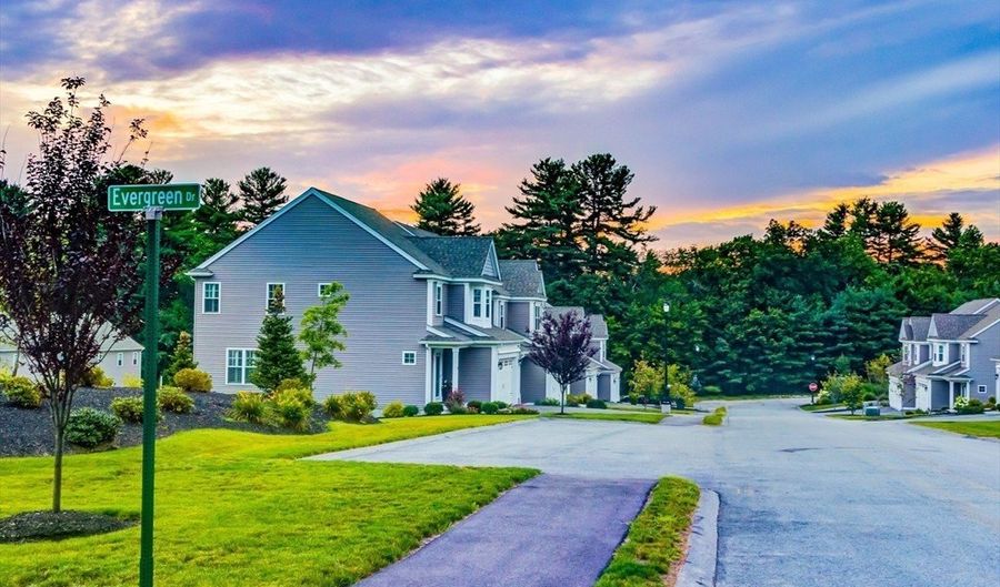 139 Bellwood Cir 139, Bellingham, MA 02019 - 2 Beds, 3 Bath