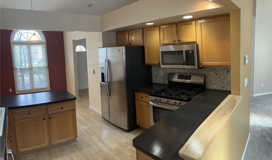 693 Elmwood Pt, Aurora, OH 44202 - 3 Beds, 3 Bath