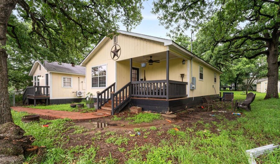 902 Travis Ave, Alvarado, TX 76009 - 3 Beds, 2 Bath