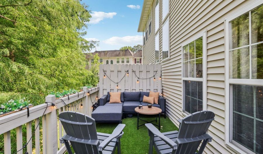 49 W Aspen Way, Aberdeen, NJ 07747 - 2 Beds, 4 Bath