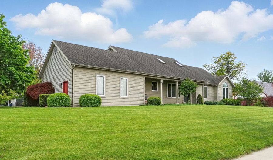 704 Redding Rd, Angola, IN 46703 - 3 Beds, 3 Bath