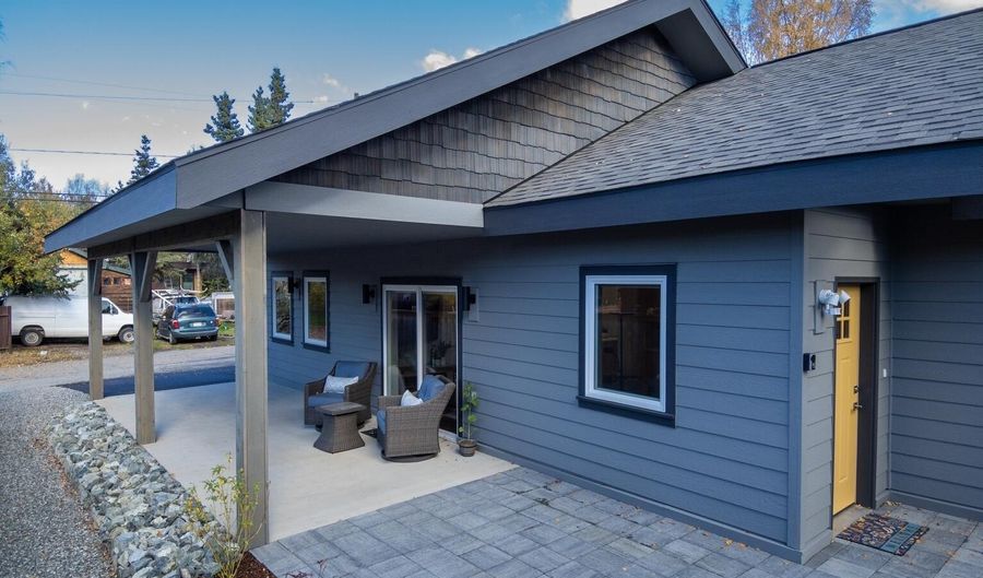 827 W 20th Ave, Anchorage, AK 99501 - 5 Beds, 4 Bath