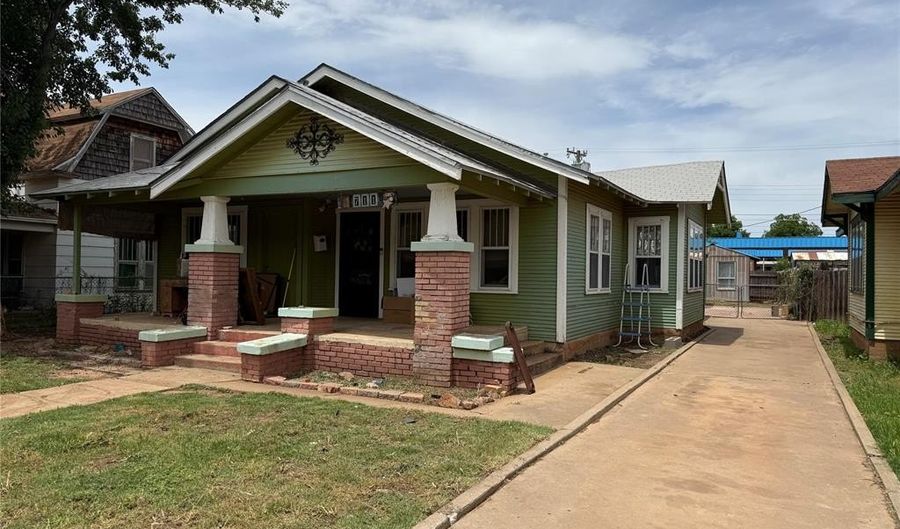 711 E Walnut St, Altus, OK 73521 - 3 Beds, 2 Bath