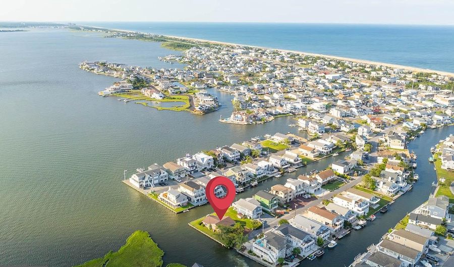 61 BAYSIDE Dr, Fenwick Island, DE 19944 - 3 Beds, 2 Bath