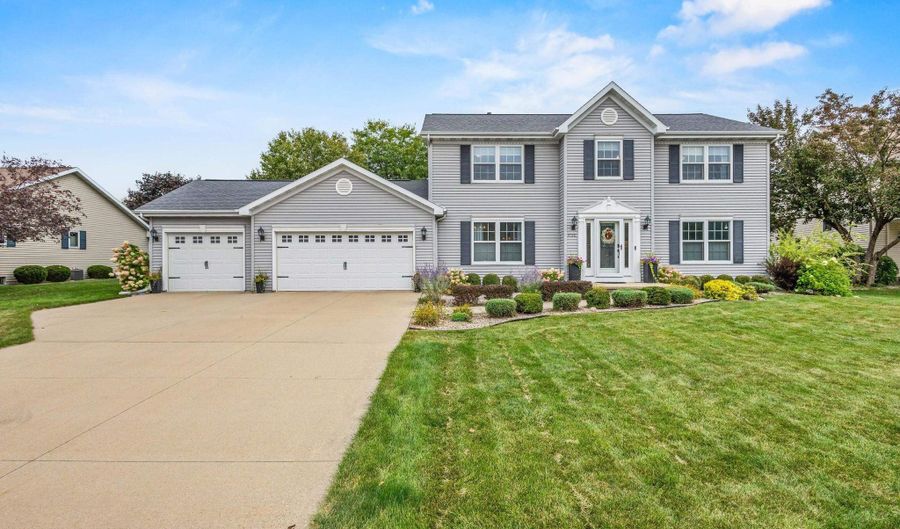 4720 W CHICORY Ln, Appleton, WI 54914 - 4 Beds, 4 Bath