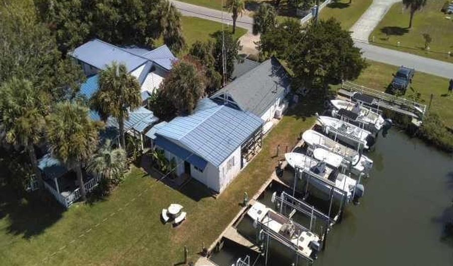 319 Old Causeway Rd, Atlantic Beach, NC 28512 - 3 Beds, 3 Bath