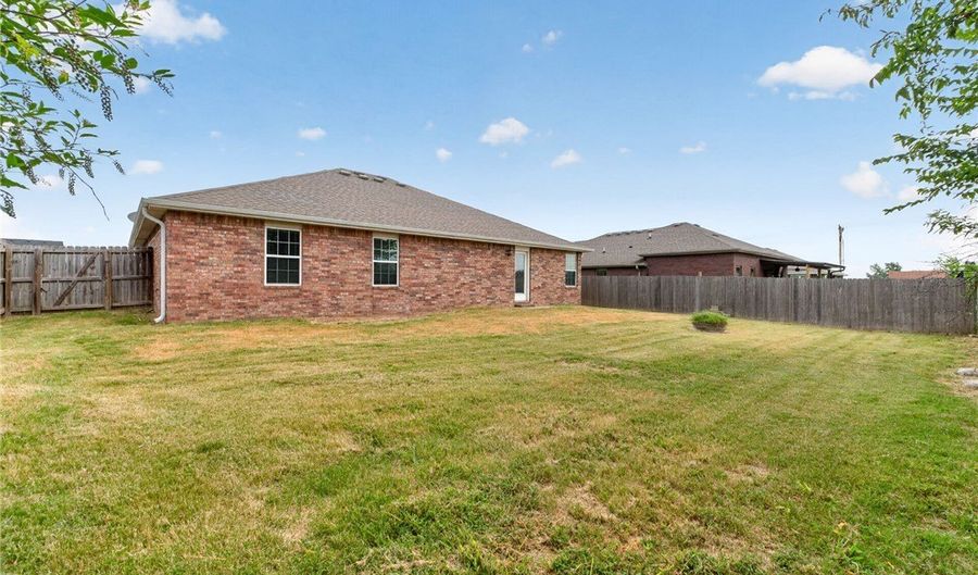 709 NW 63rd Ave, Bentonville, AR 72713 - 3 Beds, 2 Bath
