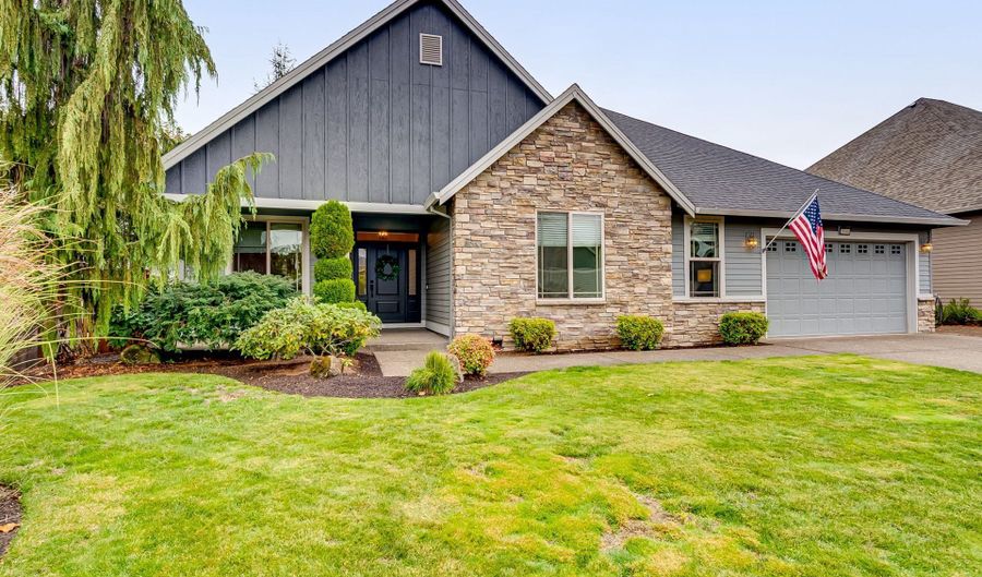 20800 YOSEMITE St, Aurora, OR 97002 - 3 Beds, 2 Bath