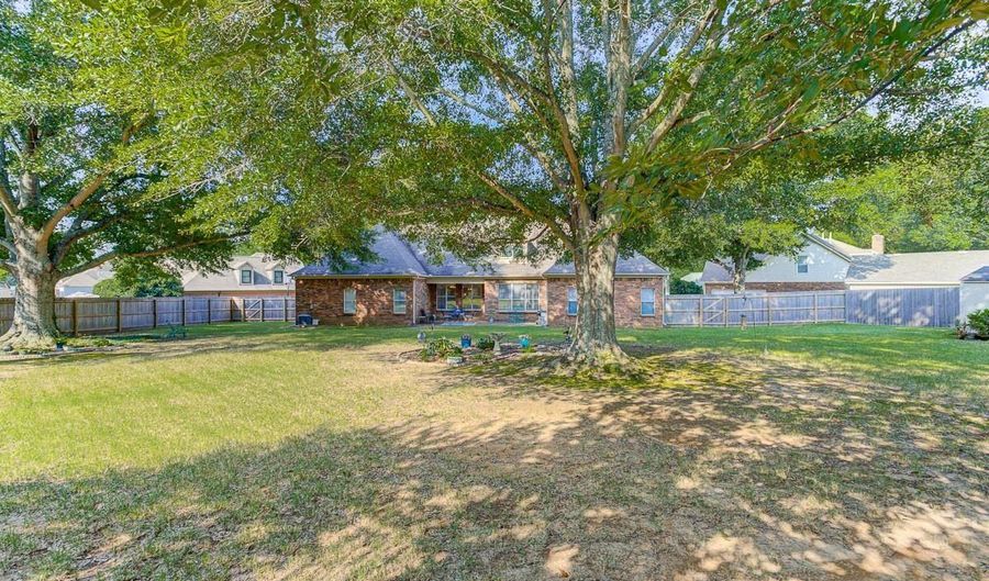 3390 PEMBROKE ELLIS Cv, Bartlett, TN 38133 - 5 Beds, 2 Bath