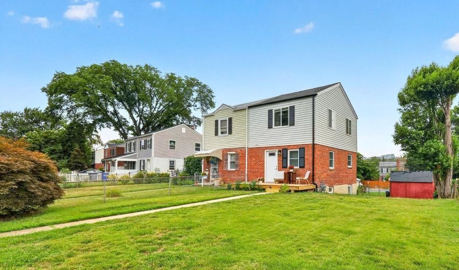 2218 FARRINGTON Ave, Alexandria, VA 22303 - 2 Beds, 2 Bath