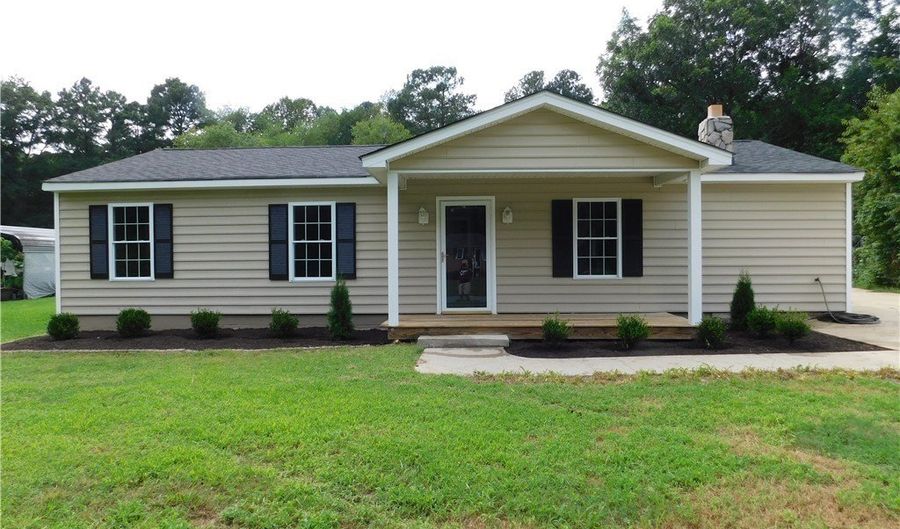 12044 Karen Dr, Ashland, VA 23005 - 2 Beds, 3 Bath