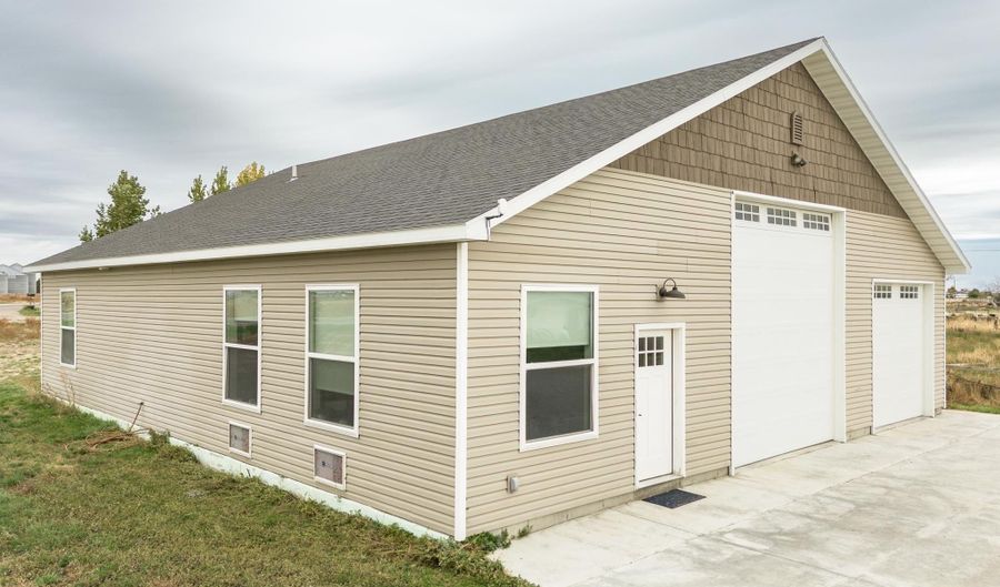 1222 W 90 S, Blackfoot, ID 83221 - 5 Beds, 4 Bath