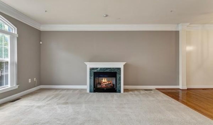 5053 DONOVAN Dr, Alexandria, VA 22304 - 3 Beds, 3 Bath
