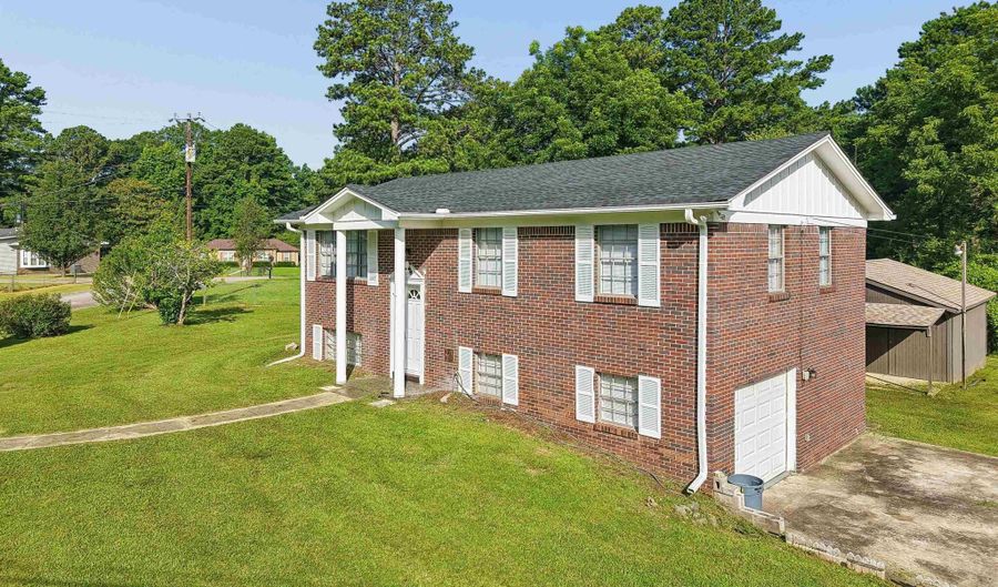 5800 LONGVIEW Dr, Adamsville, AL 35005 - 5 Beds, 2 Bath