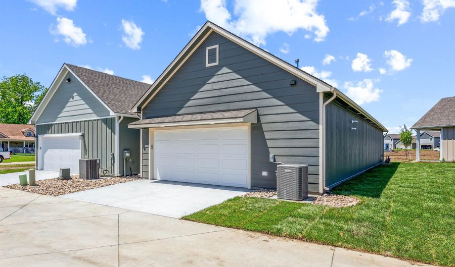 421 E Lexington Ln, Andover, KS 67002 - 2 Beds, 2 Bath
