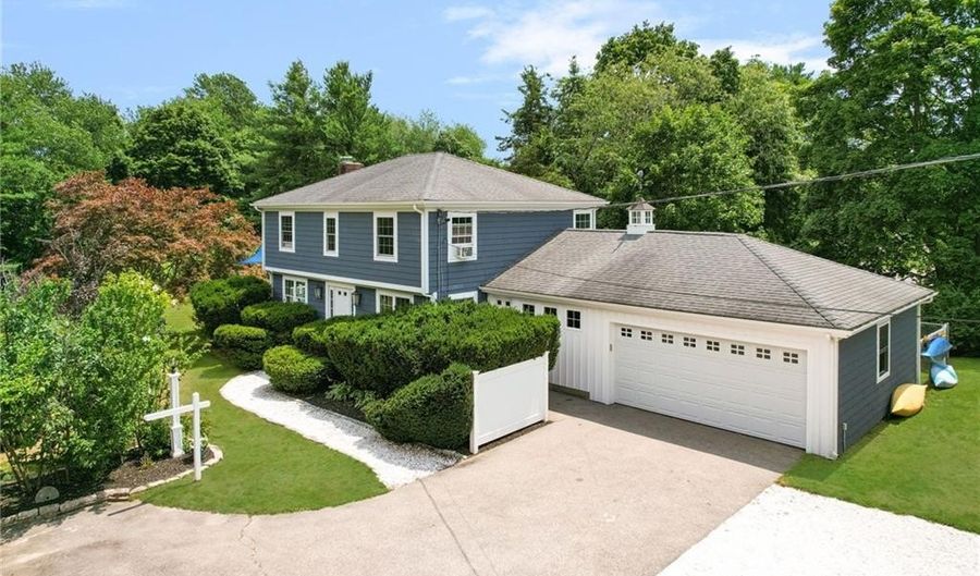 9 Foster St, Barrington, RI 02806 - 3 Beds, 3 Bath