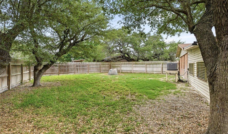 1268 Oak Park Dr, Aransas Pass, TX 78336 - 3 Beds, 2 Bath