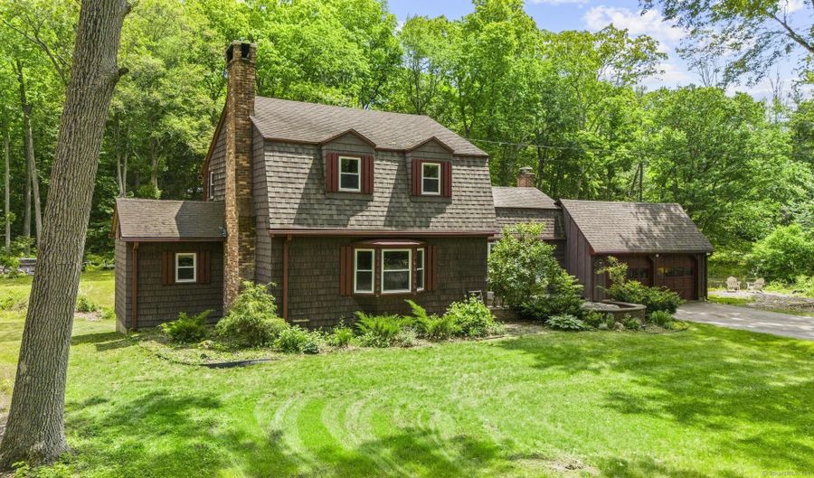 695 Brewster St, Coventry, CT 06238 - 3 Beds, 3 Bath