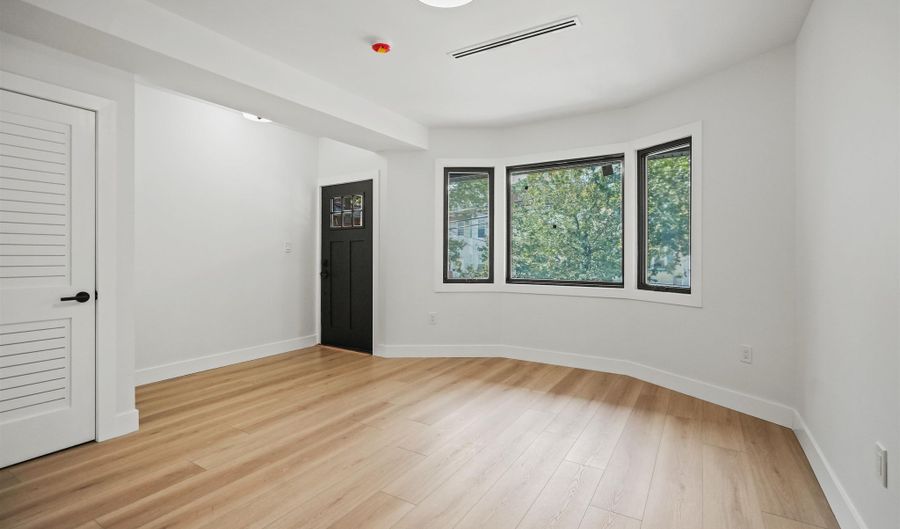 31 W 46TH St 1, Bayonne, NJ 07002 - 4 Beds, 3 Bath