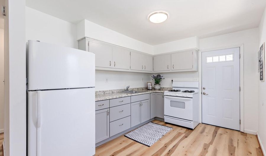 200 DARLINGTON Ave, Aberdeen, MD 21001 - 2 Beds, 1 Bath