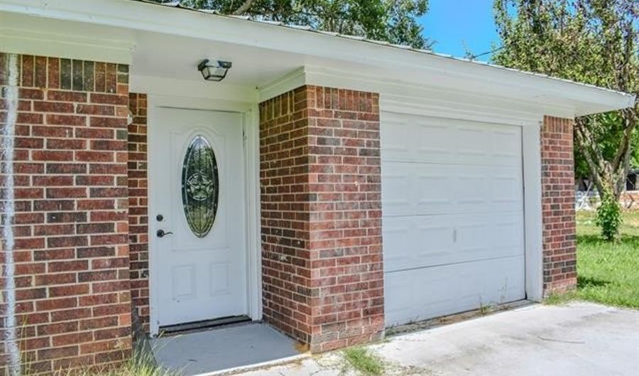 801 SE 6th St, Antlers, OK 74523 - 3 Beds, 2 Bath