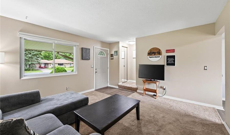9011 18th Ave S, Bloomington, MN 55425 - 2 Beds, 1 Bath