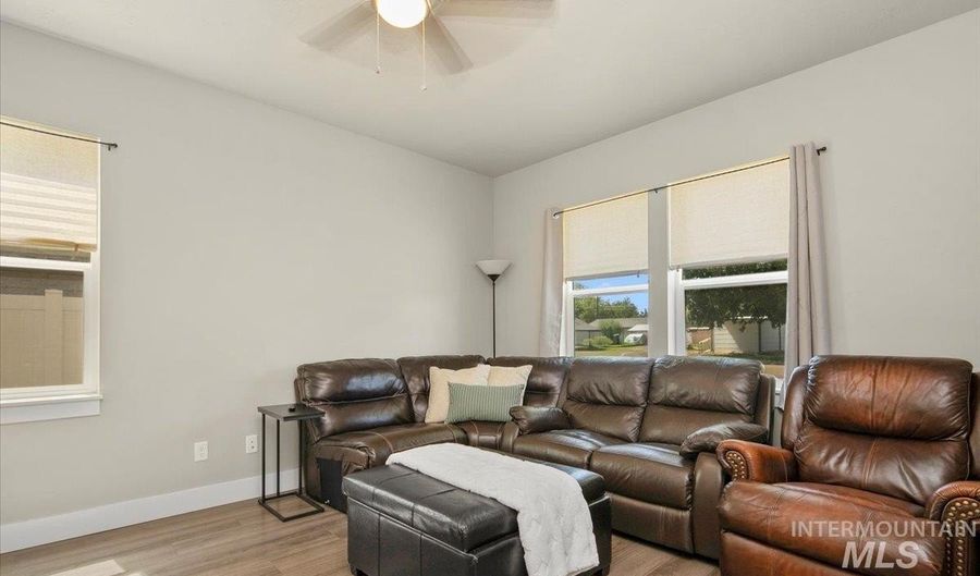 315 E Denver St, Caldwell, ID 83605 - 3 Beds, 3 Bath