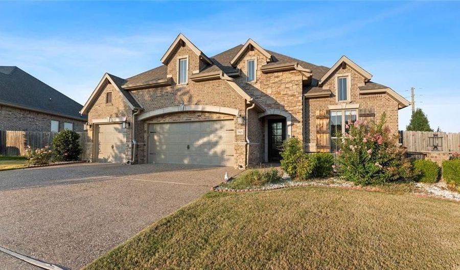 5803 Hyde Park, Bentonville, AR 72713 - 3 Beds, 4 Bath