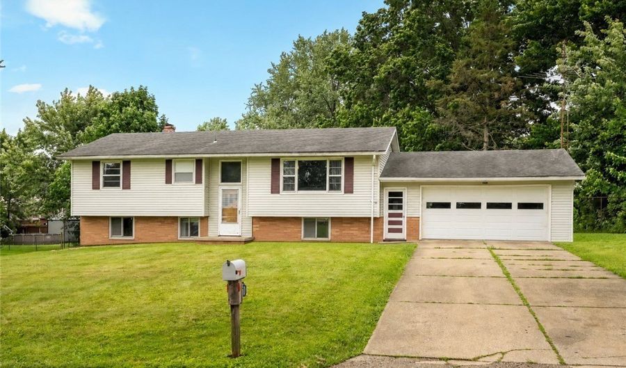 1450 Lambert St, Alliance, OH 44601 - 5 Beds, 2 Bath