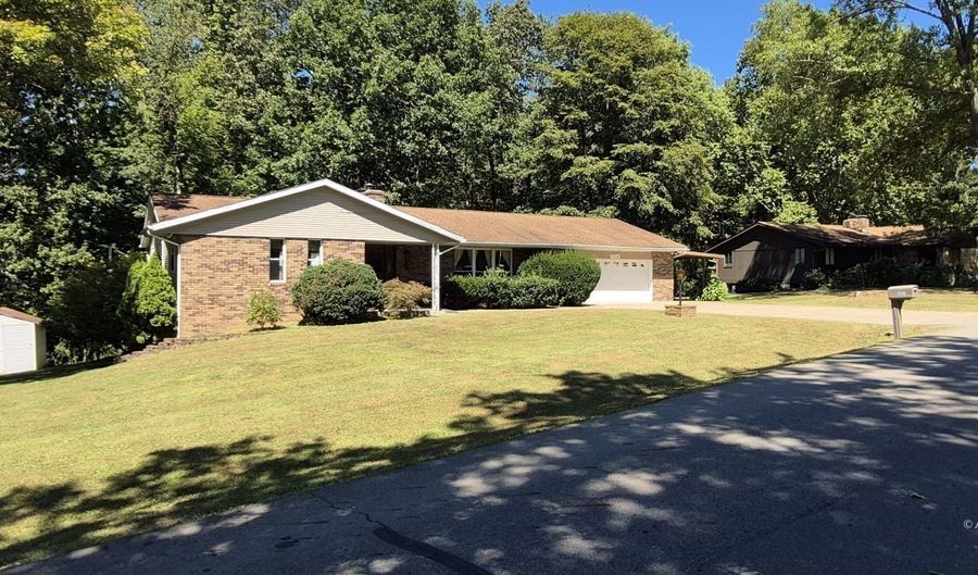7930 Rolling Hills Dr, Athens, OH 45701 - 5 Beds, 3 Bath