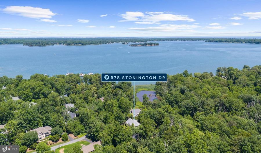 978 STONINGTON Dr, Arnold, MD 21012 - 6 Beds, 4 Bath