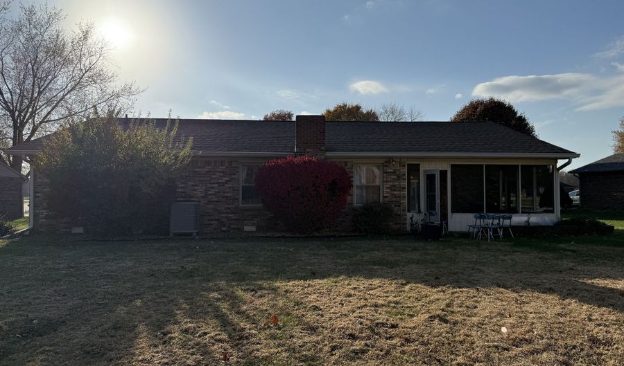 8815 Royal Meadow Dr, Indianapolis, IN 46217 - 3 Beds, 2 Bath