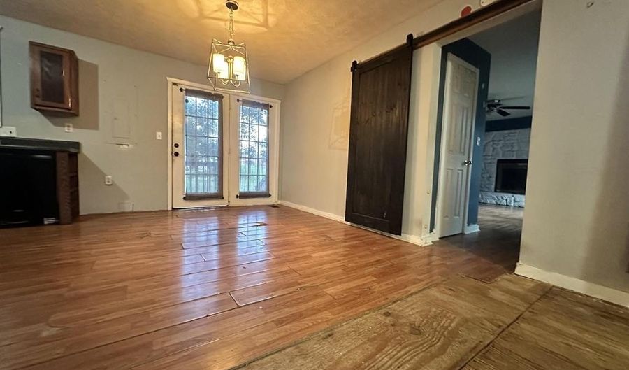 736 Maple St, Auburn, KY 42206 - 5 Beds, 3 Bath