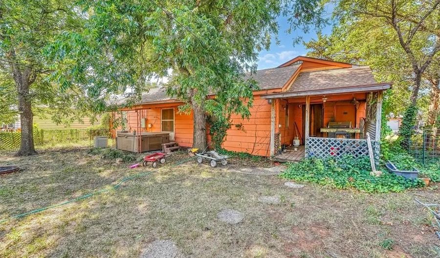 913 E Sycamore, Altus, OK 73521 - 3 Beds, 2 Bath