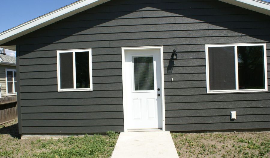 915 S 9th St, Aberdeen, SD 57401 - 3 Beds, 1 Bath
