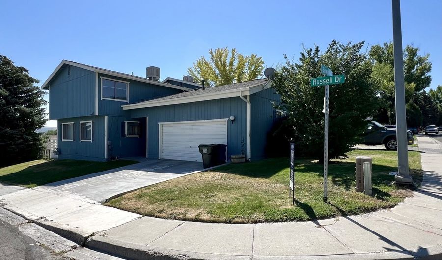 2029 Russell Dr, Elko, NV 89801 - 5 Beds, 4 Bath