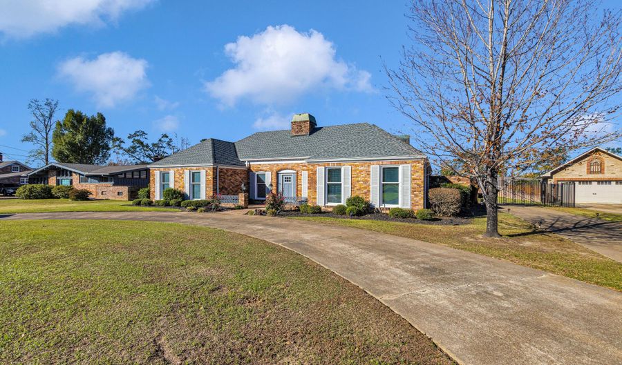 1207 Concord Ave, Amory, MS 38821 - 3 Beds, 4 Bath