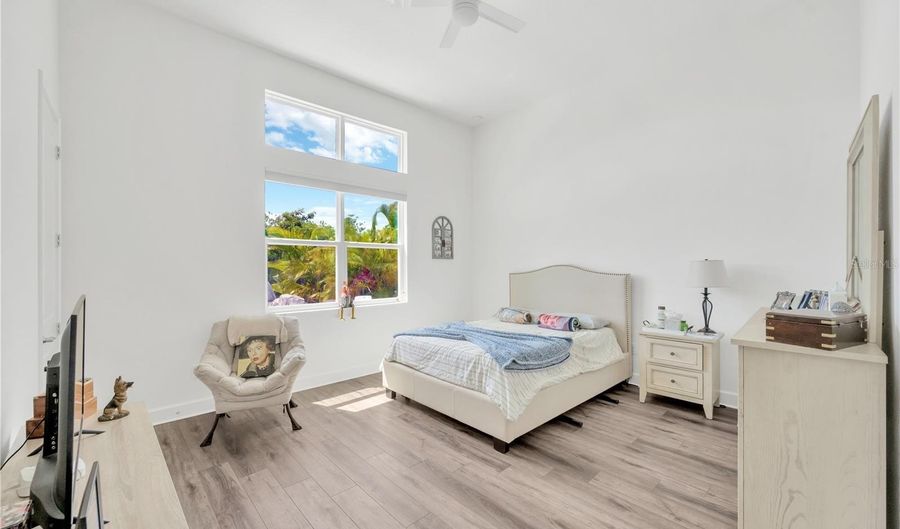 832 MANNS HARBOR Dr, Apollo Beach, FL 33572 - 6 Beds, 7 Bath
