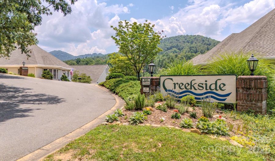 8 Creekside Way, Asheville, NC 28804 - 4 Beds, 3 Bath