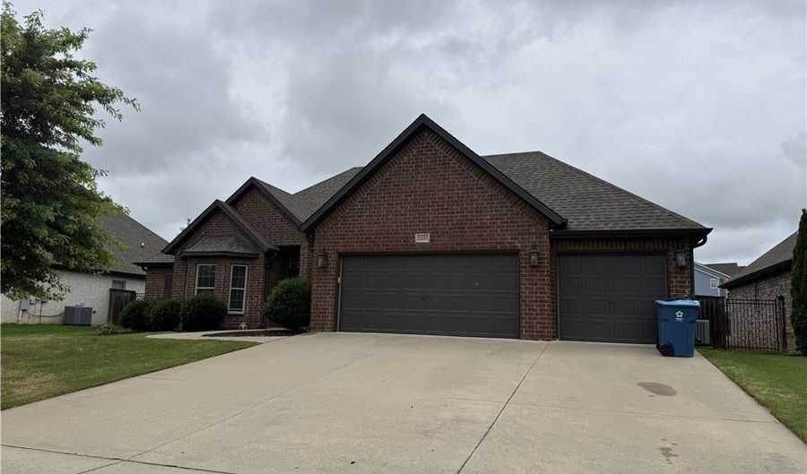 3200 Satinwood Ave, Bentonville, AR 72713 - 4 Beds, 3 Bath