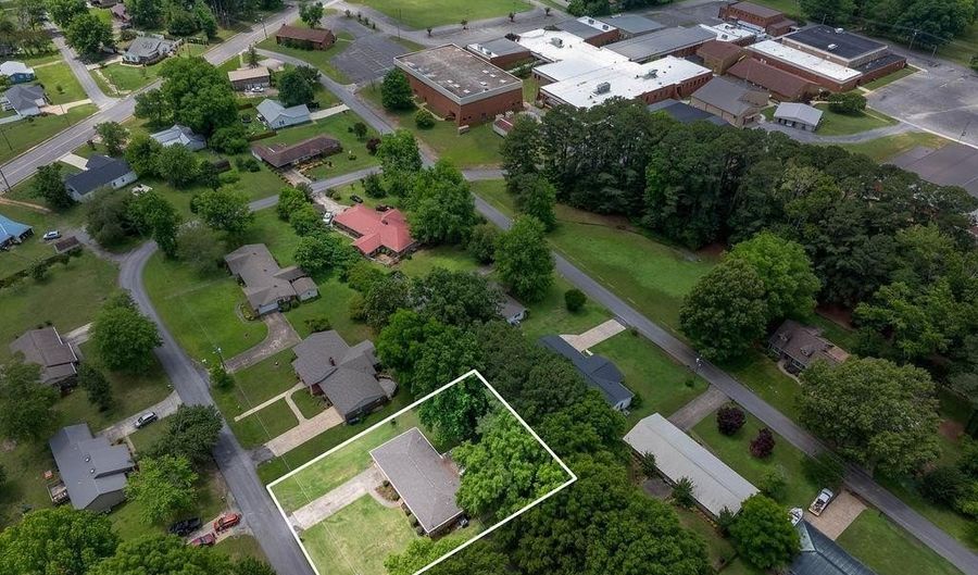 807 7th St NE, Arab, AL 35016 - 3 Beds, 2 Bath
